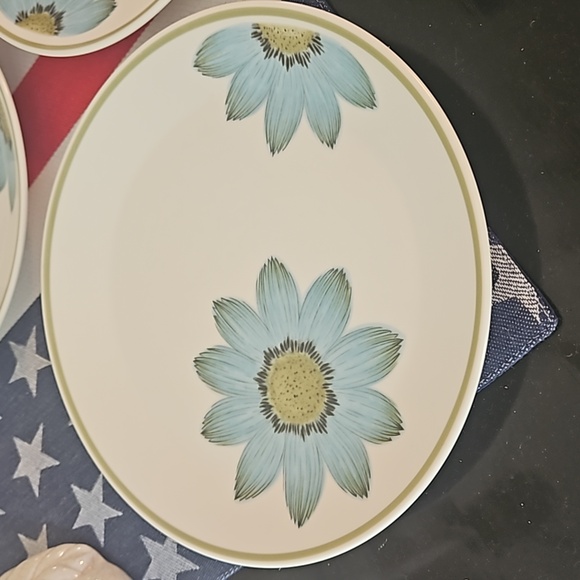 Noritake Progression UP-SA Daisy Dessert/Bread Plates - Picture 2 of 5